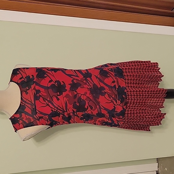 (E) Abercrombie and finch size 2 red dress - Picture 1 of 3
